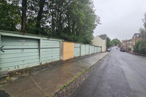 Garage 8 - 3 - Kensington Road