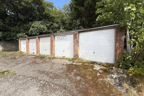 Garage off, Ridgeway Road (1).jpg