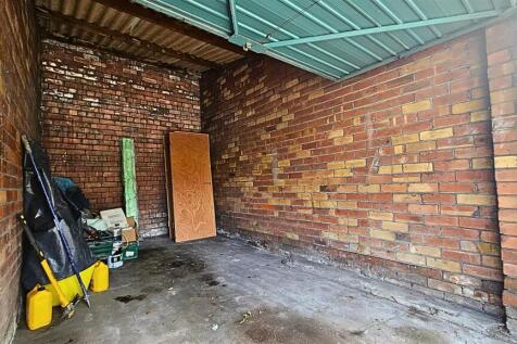 6 - Garage Nevil Road.jpg