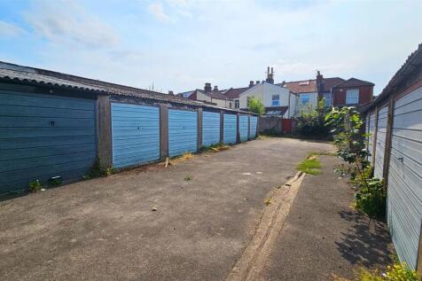 8 - Garage Nevil Road.jpg