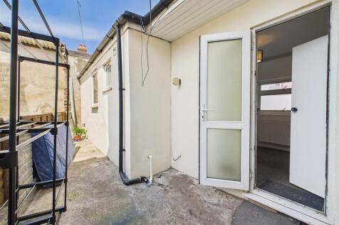 7 - one bed flat easton.jpg