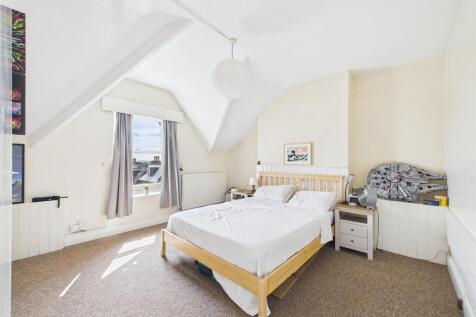 5 - Manor Park Redlenad.jpg
