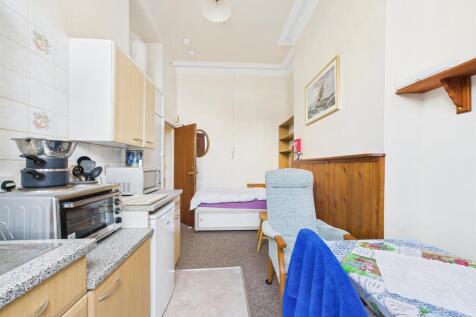 10 - Manor Park Redlenad.jpg