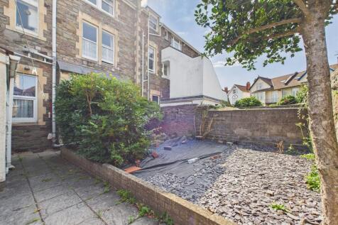 18 - Manor Park Redlenad.jpg