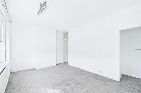 6 - 3 bedroom terraced house.jpg