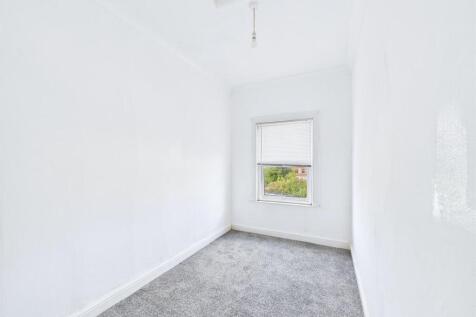 7 - 3 bedroom terraced house.jpg