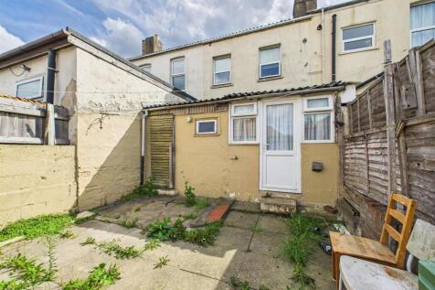 10 - 3 bedroom terraced house.jpg