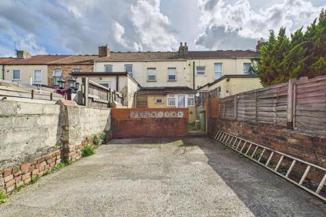11 - 3 bedroom terraced house.jpg