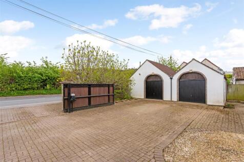 13 - Detached Period Property for Auction, Swinefo