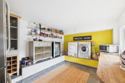 18 - Detached Period Property for Auction, Swinefo