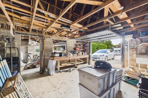 26 - Detached Period Property for Auction, Swinefo