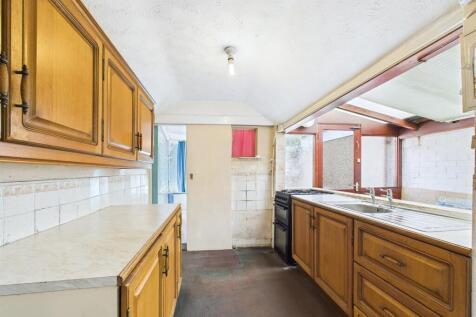 5 - Terraced House for Auction, Kingswood.jpg