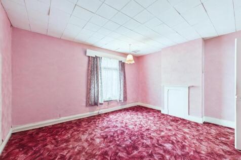 6 - Terraced House for Auction, Kingswood.jpg