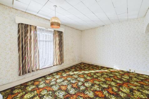 7 - Terraced House for Auction, Kingswood.jpg