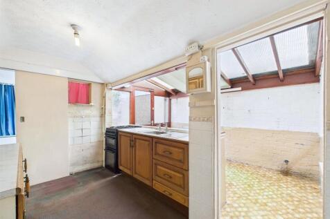 9 - Terraced House for Auction, Kingswood.jpg