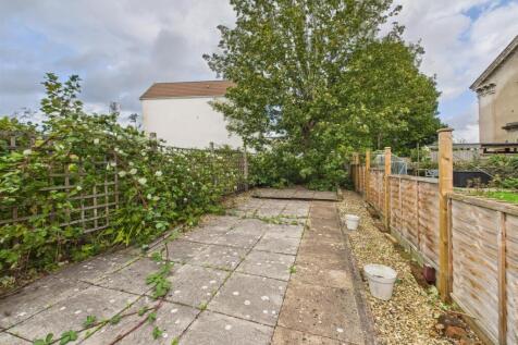 11 - Terraced House for Auction, Kingswood.jpg