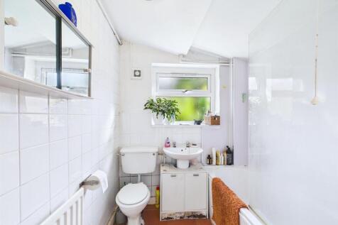 10 - Two bedroom terraced house.jpg