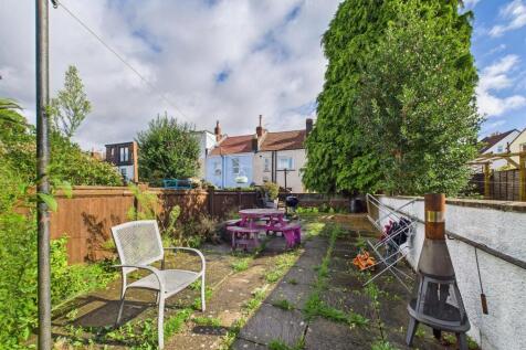 11 - Two bedroom terraced house.jpg