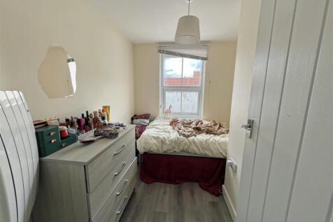 8 - Block of Flats for Auction, Easton.JPG