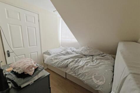 9 - Block of Flats for Auction, Easton.JPG