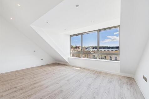 2 - Modern 2-Bedroom Flat for Auction in Bath.jpg