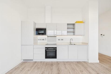 6 - Modern 2-Bedroom Flat for Auction in Bath.jpg
