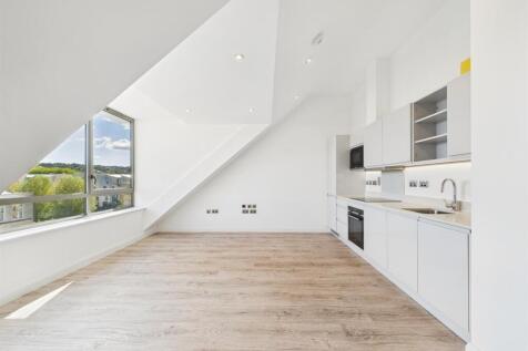 10 - Modern 2-Bedroom Flat for Auction in Bath.jpg