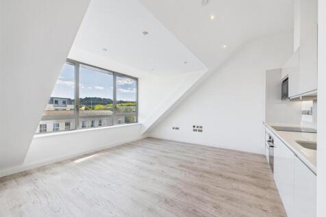 13 - Modern 2-Bedroom Flat for Auction in Bath.jpg