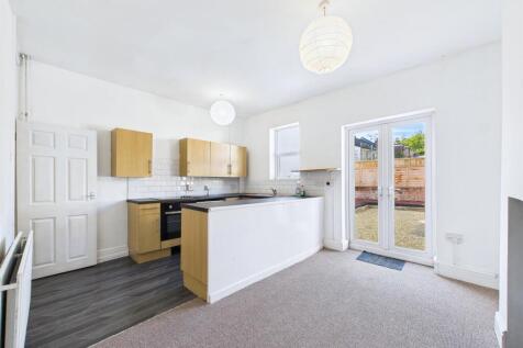 6 - Two bedroom terraced house.jpg