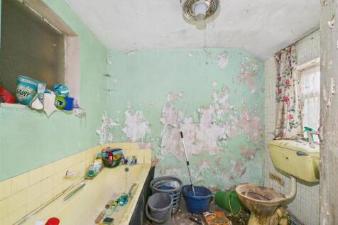 8 - Victorian House for Auction, Staple Hill.jpg