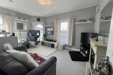 2 - Mixed-Use Investment for Auction, Kingswood.JP