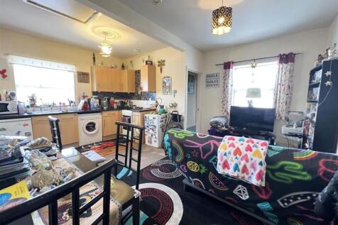 6 - Mixed-Use Investment for Auction, Kingswood.JP