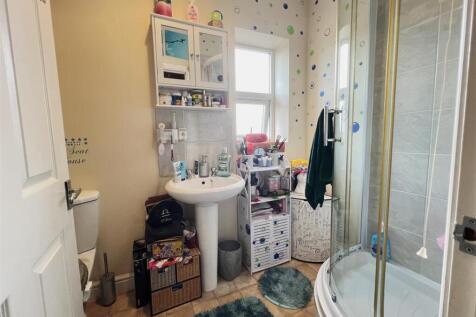 15 - Mixed-Use Investment for Auction, Kingswood.J