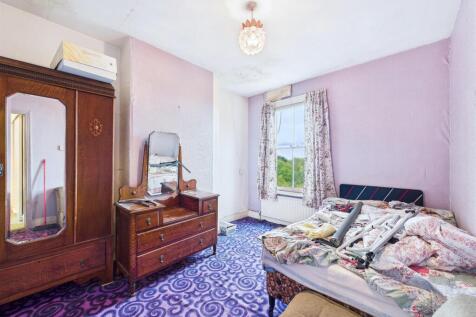 8 - 3-bedroom terraced house.jpg