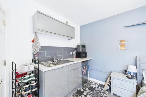 6 - 8 bedroom HMO.jpg