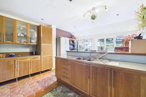 16 - Semi-detached House for Auction, Pill.jpg