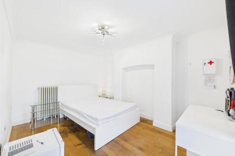 4 - Spacious Garden Flat for Auction, Kingswood.jp