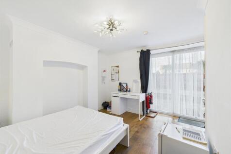 9 - Spacious Garden Flat for Auction, Kingswood.jp