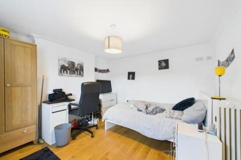 16 - Spacious Garden Flat for Auction, Kingswood.j