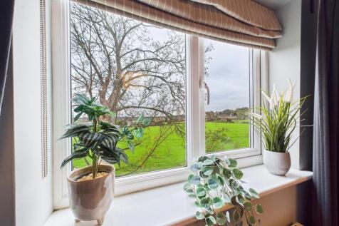 17 - 4 bedroom chalet bungalow.jpg