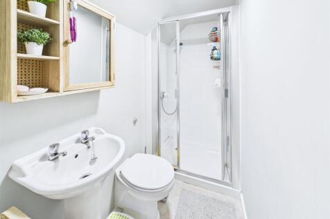 14 - 4 bedroom chalet bungalow.jpg