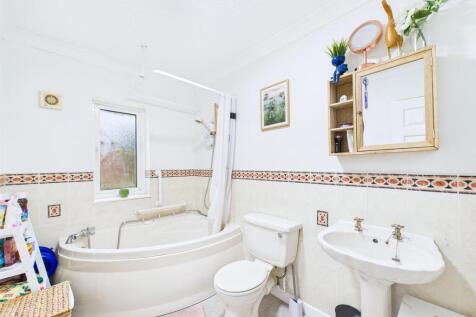 15 - 4 bedroom chalet bungalow.jpg