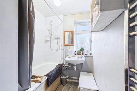 6 - Two Bedroom Flat for Auction, Lawrence Weston.