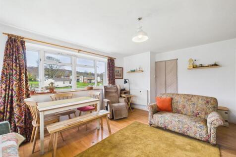 9 - Two Bedroom Flat for Auction, Lawrence Weston.