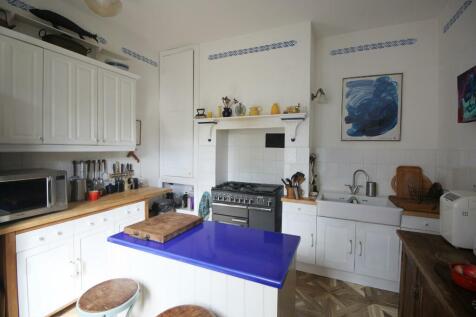 Kitchen 2.JPG