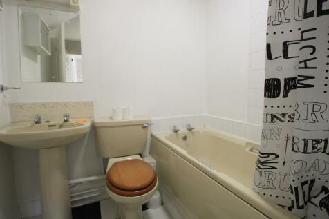 Bathroom NEW.JPG