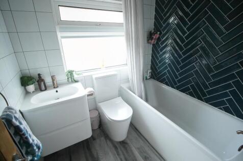 Bathroom.JPG