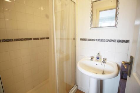 Ensuite.JPG