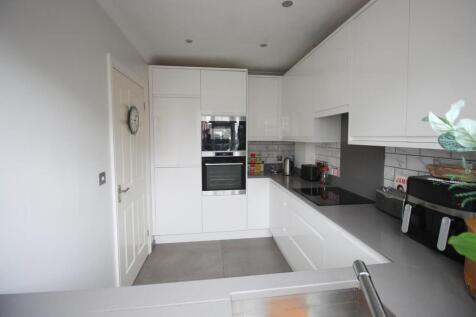 Kitchen 2.JPG