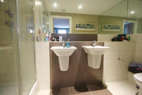 Ensuite.JPG